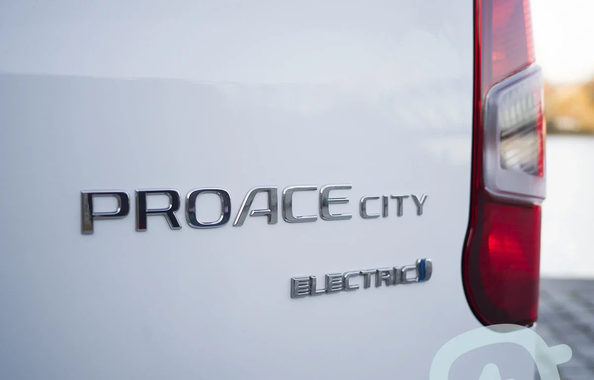 Toyota Proace znak EV